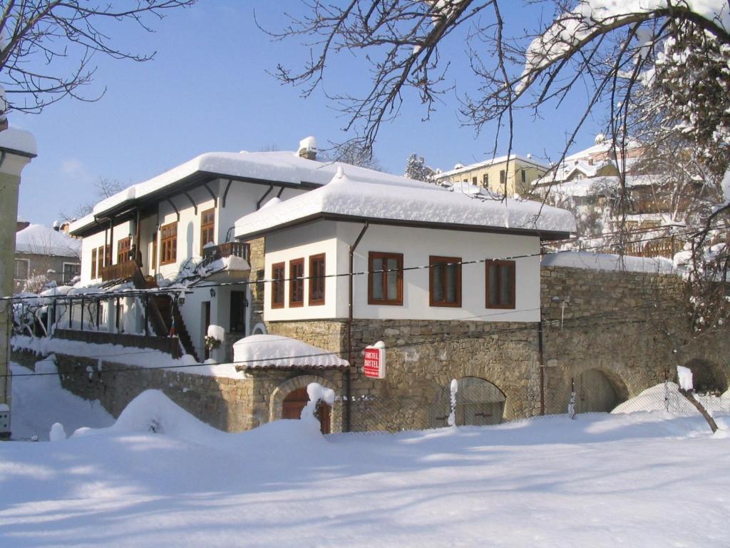 Hostel Mostel Veliko Tărnovo Esterno foto